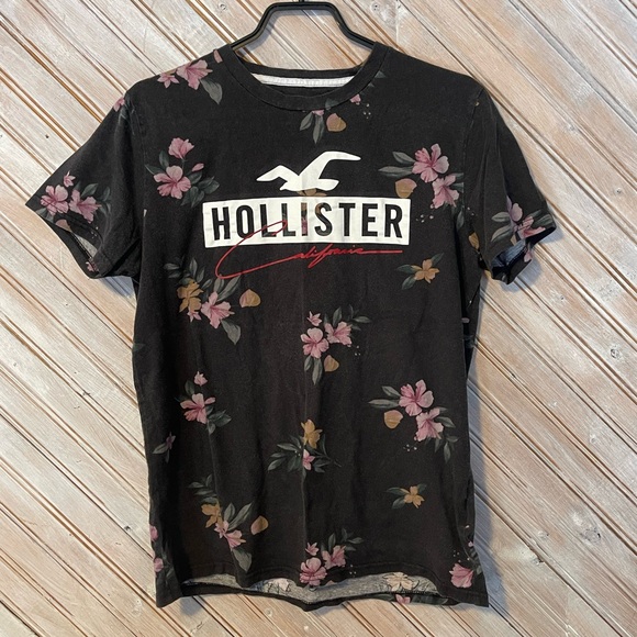 Hollister Tops - Hollister California floral vintage logo T shirt short sleeve 100% cotton soft M